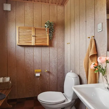 2 Bedroom Awesome In Holiday home